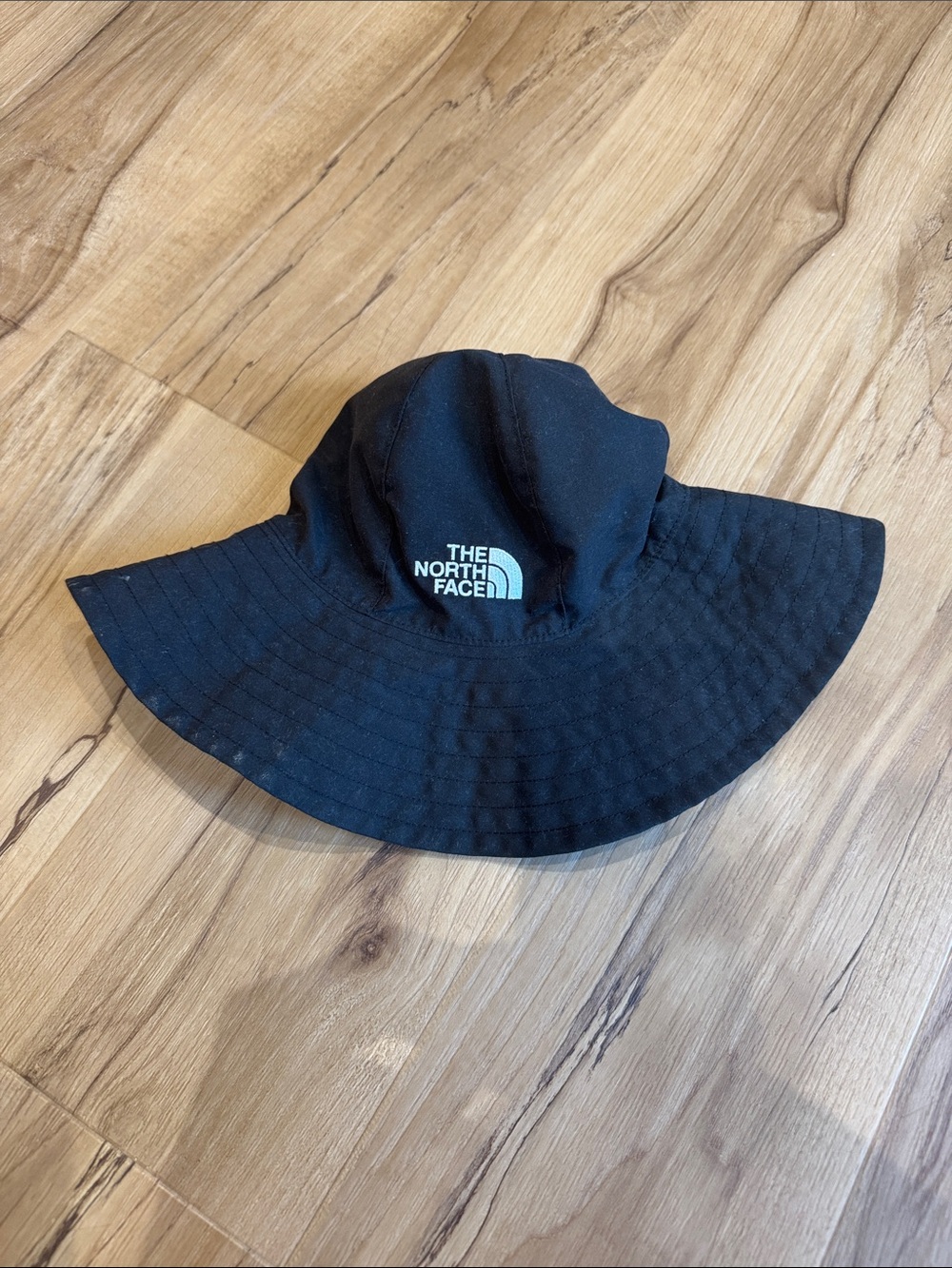 The North Face Kids Black Wide-Brim Bucket Hat- reversible
